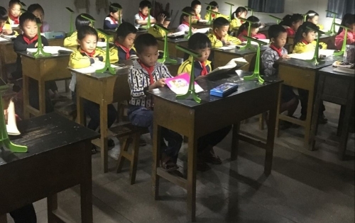 心灯照亮滇西孩子