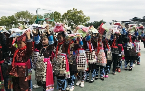 特步集团心系贫困地区儿童“爱起航”公益项目走进贵州省遵义市和黔东南州