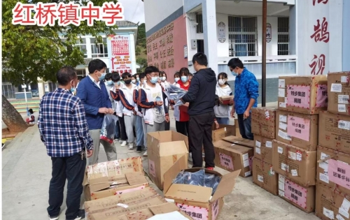 中国下一代教育基金会爱起航公益项目向云南省 宁蒗彝族自治县和兰坪县白族普米族自治县捐赠运动鞋服