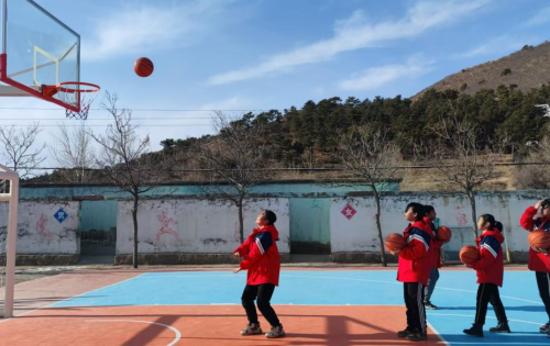 爱心球场竣工启用 照亮辽宁乡村学子运动梦想档