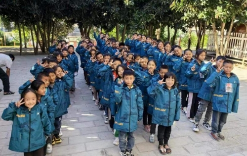 中国下一代教育基金会爱起航公益项目向云南省兰坪白族普米族自治县和宁蒗彝族自治县捐赠运动服