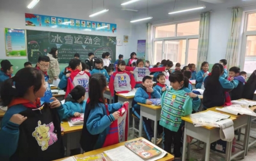 爱起航公益项目--特别成长计划向河北、甘肃、吉林、新疆、浙江、云南、四川捐赠特步鞋服